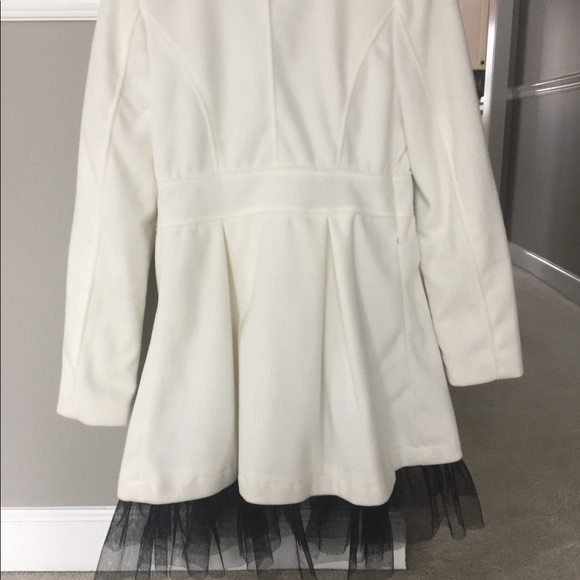 Adorable white coat 🌻 - Picture 2 of 2